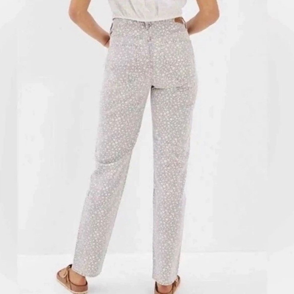 American Eagle Outfitters Straight Leg Floral Print Jeans in Light Gray - Picture 3 of 8